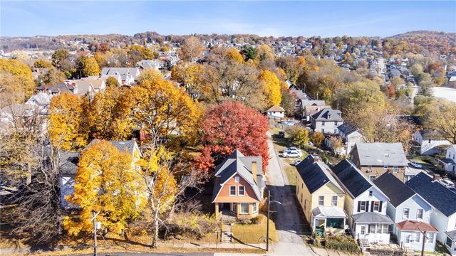 17 E Gaskill Ave, Jeannette, PA 15644