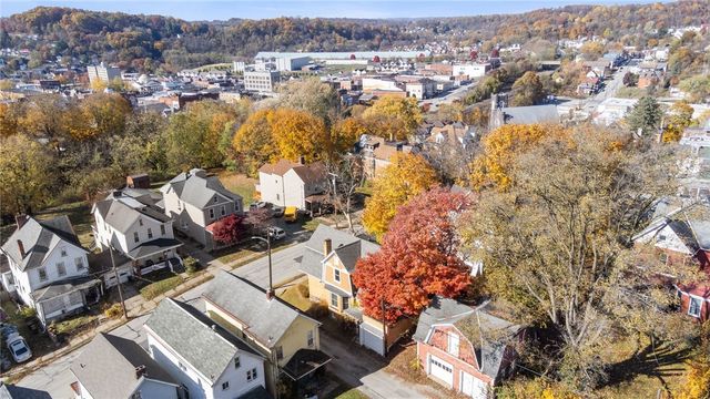 17 E Gaskill Ave, Jeannette, PA 15644