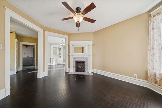 17 E Gaskill Ave, Jeannette, PA 15644