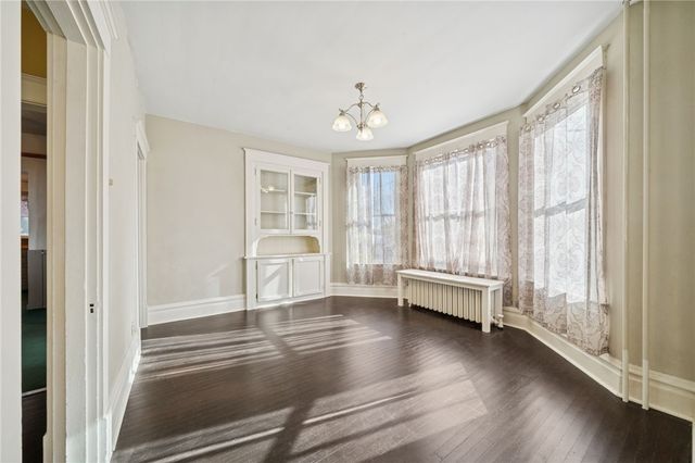 17 E Gaskill Ave, Jeannette, PA 15644