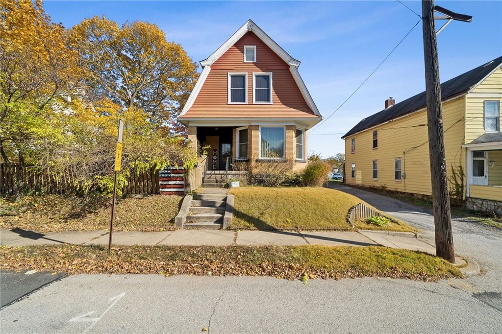 17 E Gaskill Ave, Jeannette, PA 15644