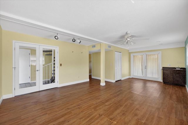 1005 BEAVER DRIVE, Tarpon Springs, FL 34689