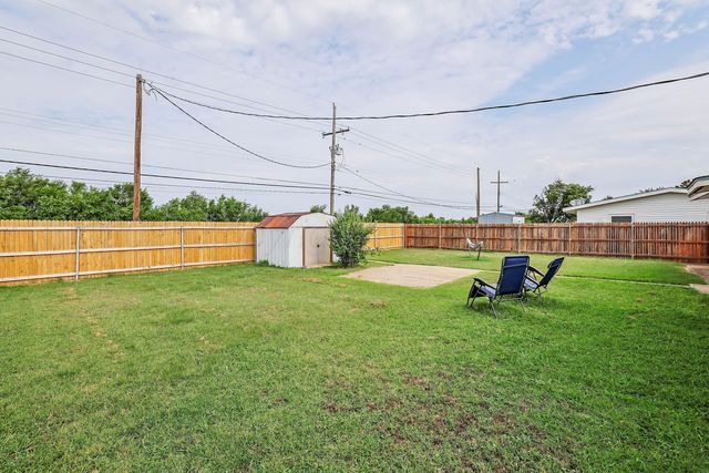 2409 Rosewood Lane, Pampa, TX 79065