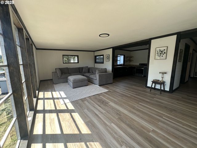 705 PARK Ave, Lakeside, OR 97449