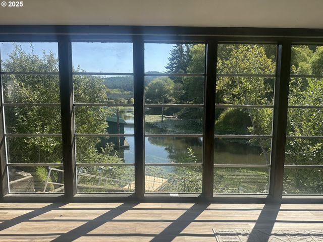 705 PARK Ave, Lakeside, OR 97449