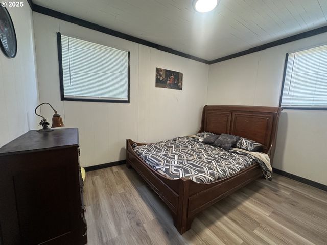 705 PARK Ave, Lakeside, OR 97449