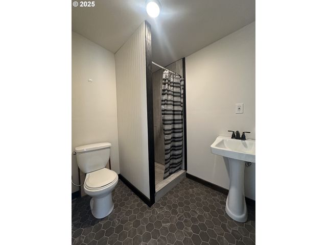 705 PARK Ave, Lakeside, OR 97449