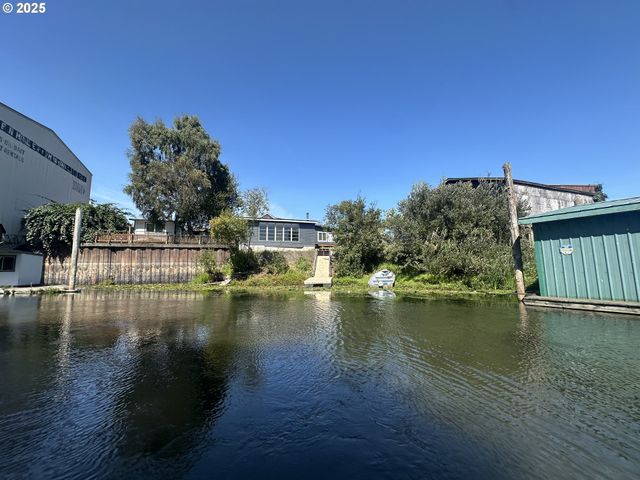 705 PARK Ave, Lakeside, OR 97449