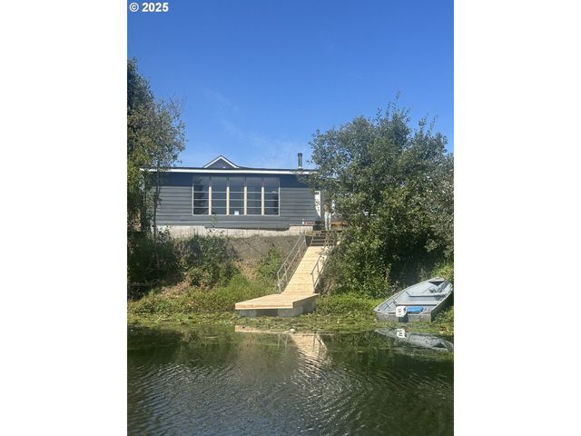 705 PARK Ave, Lakeside, OR 97449