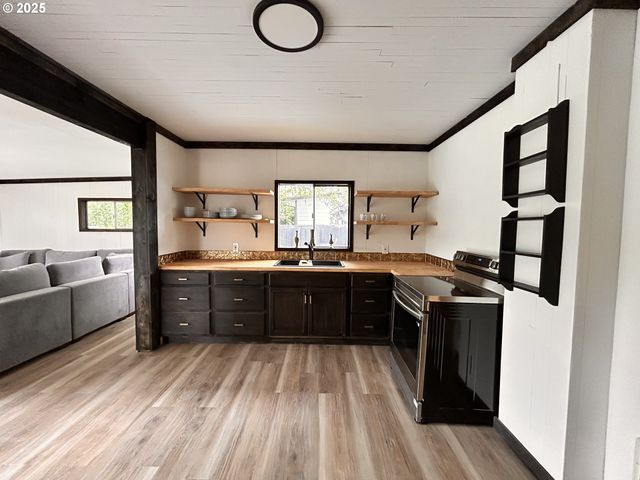 705 PARK Ave, Lakeside, OR 97449