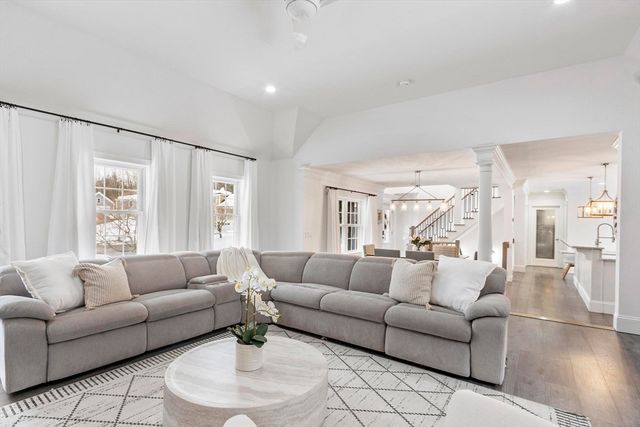 103 Keeneland Cir, Leominster, MA 01453