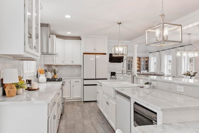 103 Keeneland Cir, Leominster, MA 01453