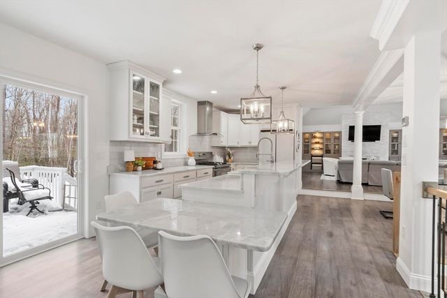 103 Keeneland Cir, Leominster, MA 01453