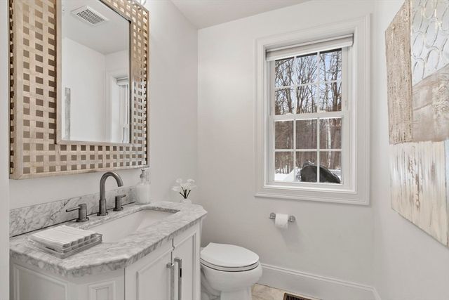 103 Keeneland Cir, Leominster, MA 01453