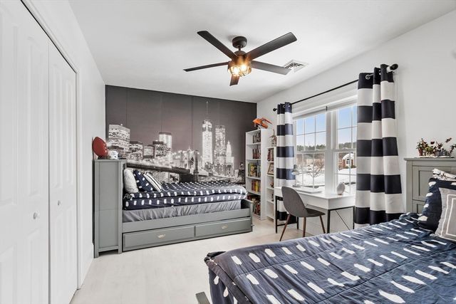 103 Keeneland Cir, Leominster, MA 01453