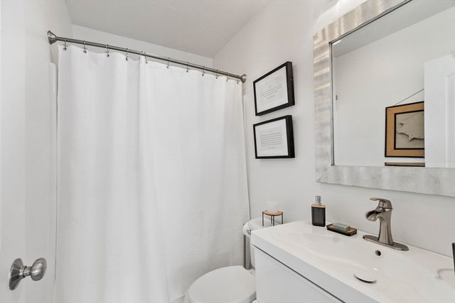 103 Keeneland Cir, Leominster, MA 01453