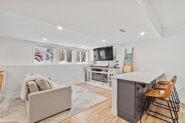 103 Keeneland Cir, Leominster, MA 01453