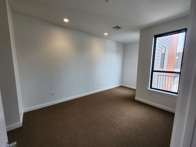 10 Front 302, Weymouth, MA 02188