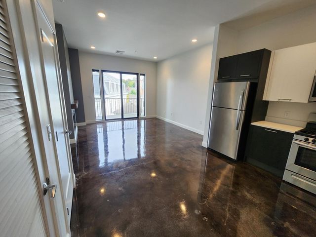 10 Front 302, Weymouth, MA 02188