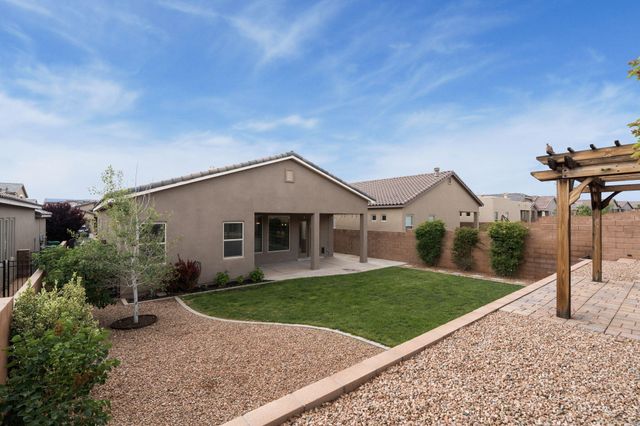4046 Mountain Loop Trail NE, Rio Rancho, NM 87144