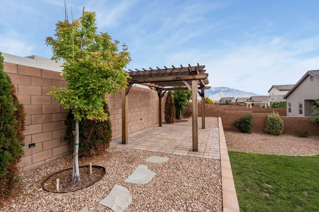 4046 Mountain Loop Trail NE, Rio Rancho, NM 87144