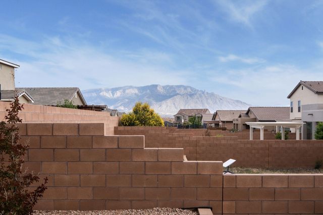 4046 Mountain Loop Trail NE, Rio Rancho, NM 87144