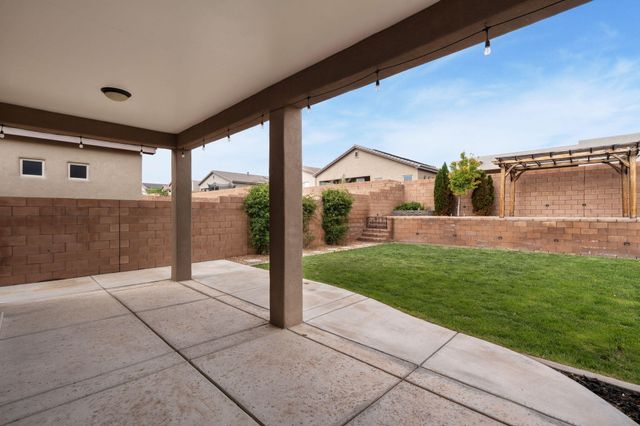 4046 Mountain Loop Trail NE, Rio Rancho, NM 87144