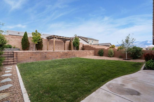 4046 Mountain Loop Trail NE, Rio Rancho, NM 87144