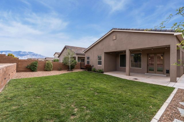 4046 Mountain Loop Trail NE, Rio Rancho, NM 87144