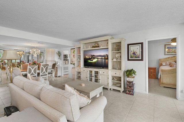 3412 NE Causeway Boulevard 103, Jensen Beach, FL 34957