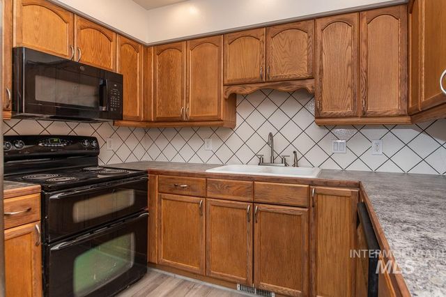 480 E Easy St, Kuna, ID 83634