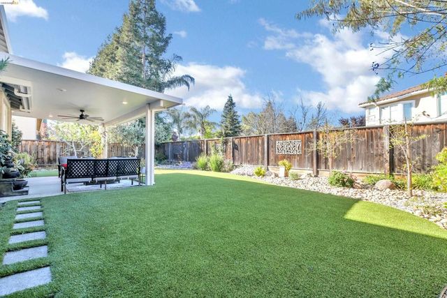 2037 Newton Dr, Brentwood, CA 94513