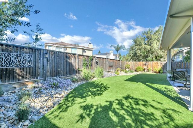 2037 Newton Dr, Brentwood, CA 94513