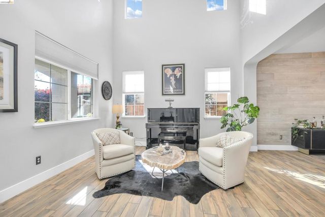 2037 Newton Dr, Brentwood, CA 94513