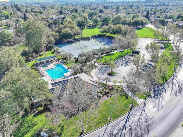 2037 Newton Dr, Brentwood, CA 94513