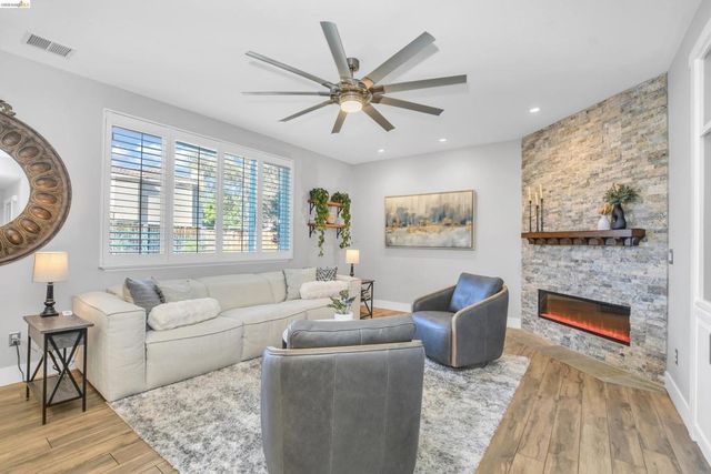 2037 Newton Dr, Brentwood, CA 94513