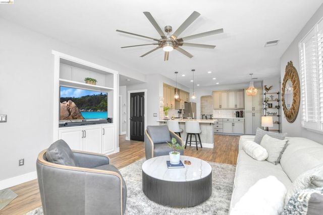 2037 Newton Dr, Brentwood, CA 94513