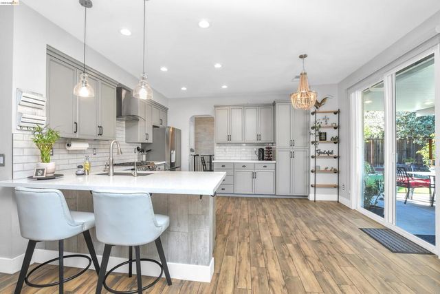 2037 Newton Dr, Brentwood, CA 94513