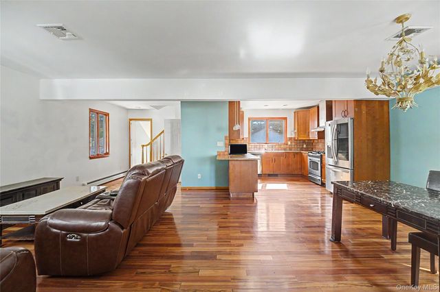 116 West Avenue, Hicksville, NY 11801