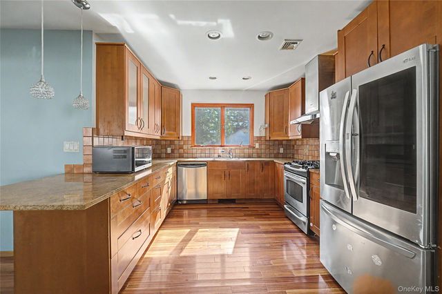 116 West Avenue, Hicksville, NY 11801