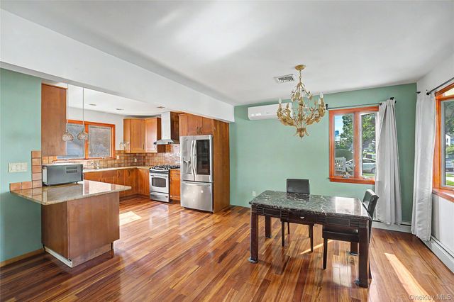 116 West Avenue, Hicksville, NY 11801