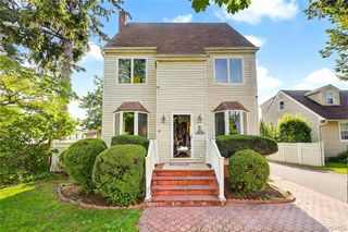 116 West Avenue, Hicksville, NY 11801