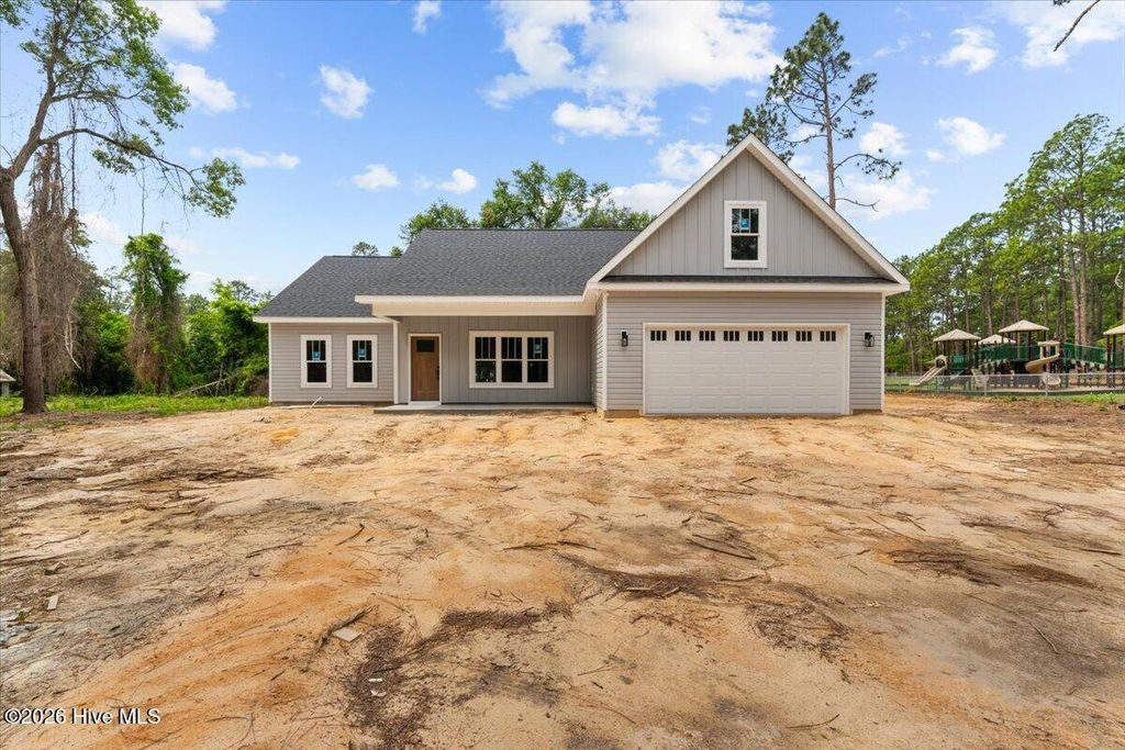 439 E Philadelphia Avenue, Pinebluff, NC 28373