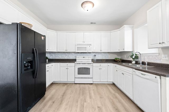 282 Waxberry Court, Boiling Springs, SC 29316