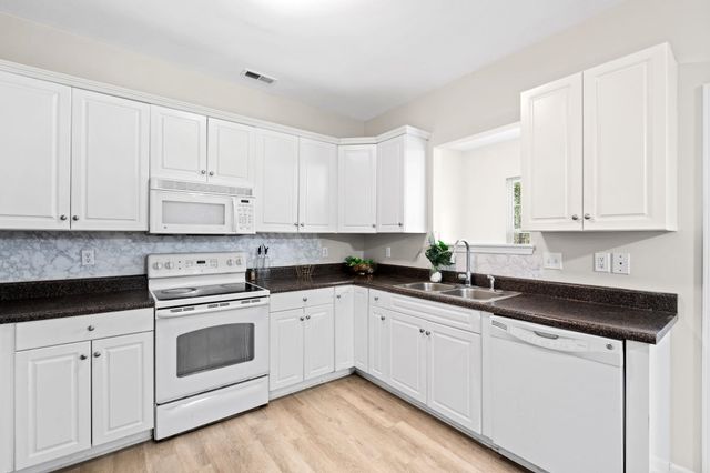 282 Waxberry Court, Boiling Springs, SC 29316