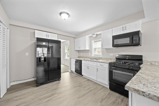 4117 W 99th Street, Oak Lawn, IL 60453