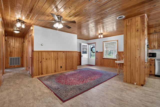 8997 Holmes Creek Rd, Smithville, TN 37166