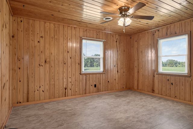 8997 Holmes Creek Rd, Smithville, TN 37166