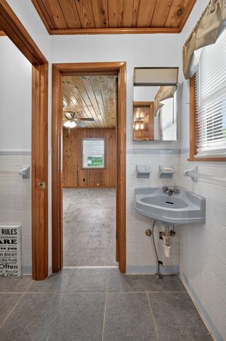 8997 Holmes Creek Rd, Smithville, TN 37166