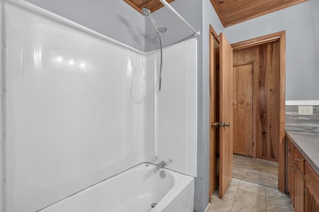 8997 Holmes Creek Rd, Smithville, TN 37166
